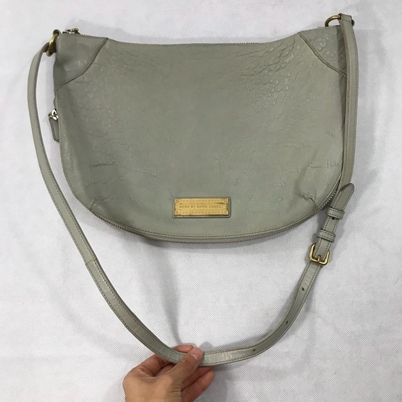 Marc by Marc Jacobs Washed Up Lamb Leather Messenger Bag Read - Picture 3 of 14